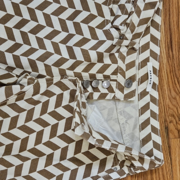 PacSun White and Brown Straight Leg Jeans with Geometric Pattern - Picture 8 of 14
